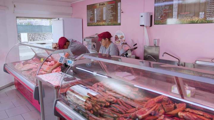 Vendeur de charcuterie traditionnelle à La Réunion